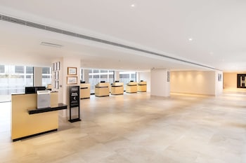 Hilton London Gatwick Airport,Crawley>>Charlwood,4 star