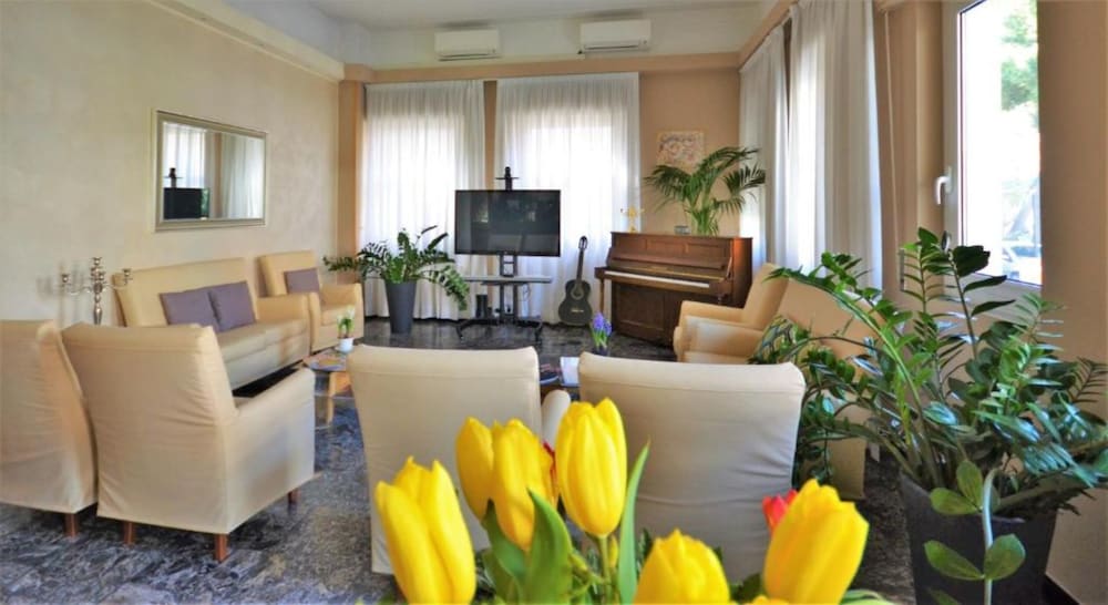 gold hotel