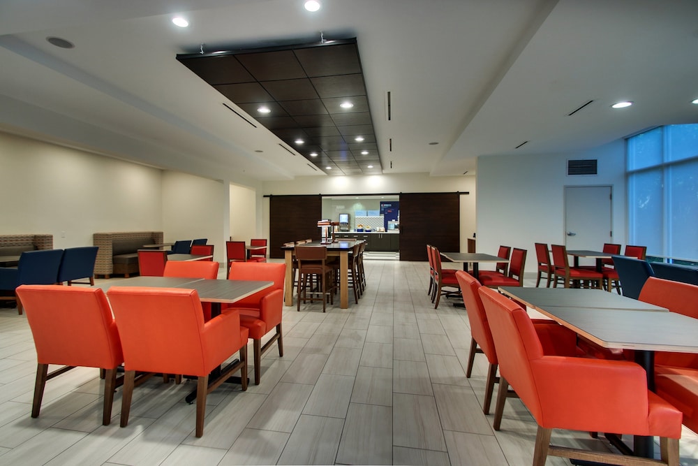 holiday inn express lexington north georgetown by ihg