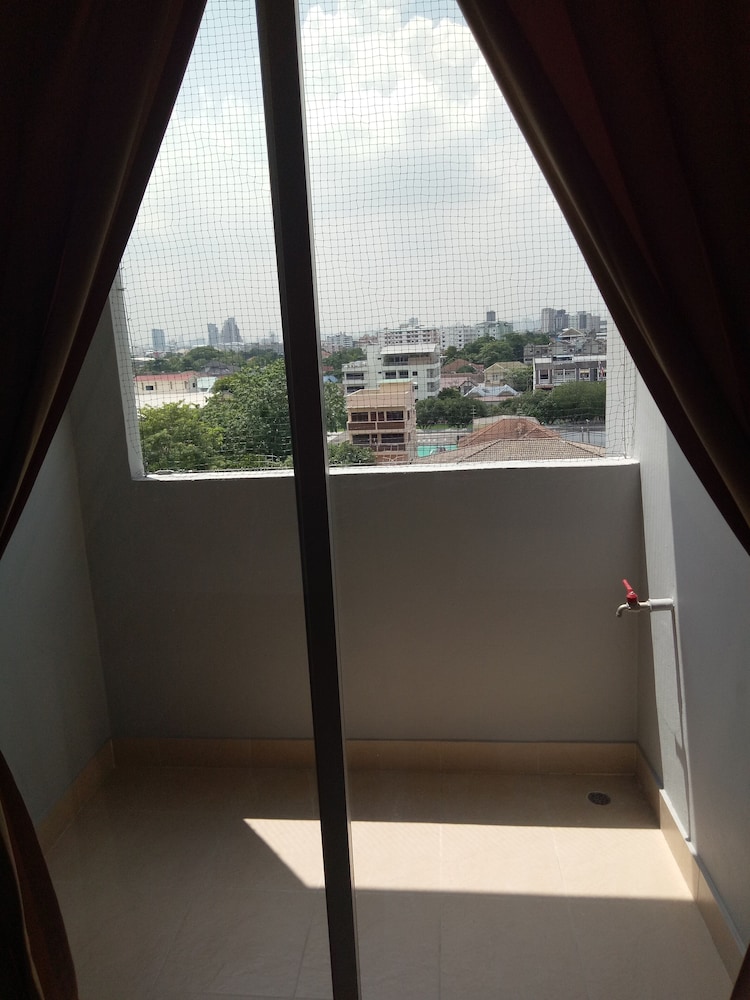 komol residence bangkok