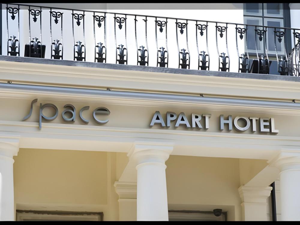 space apart hotel