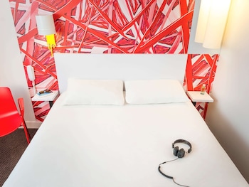 ibis styles paris la defense courbevoie