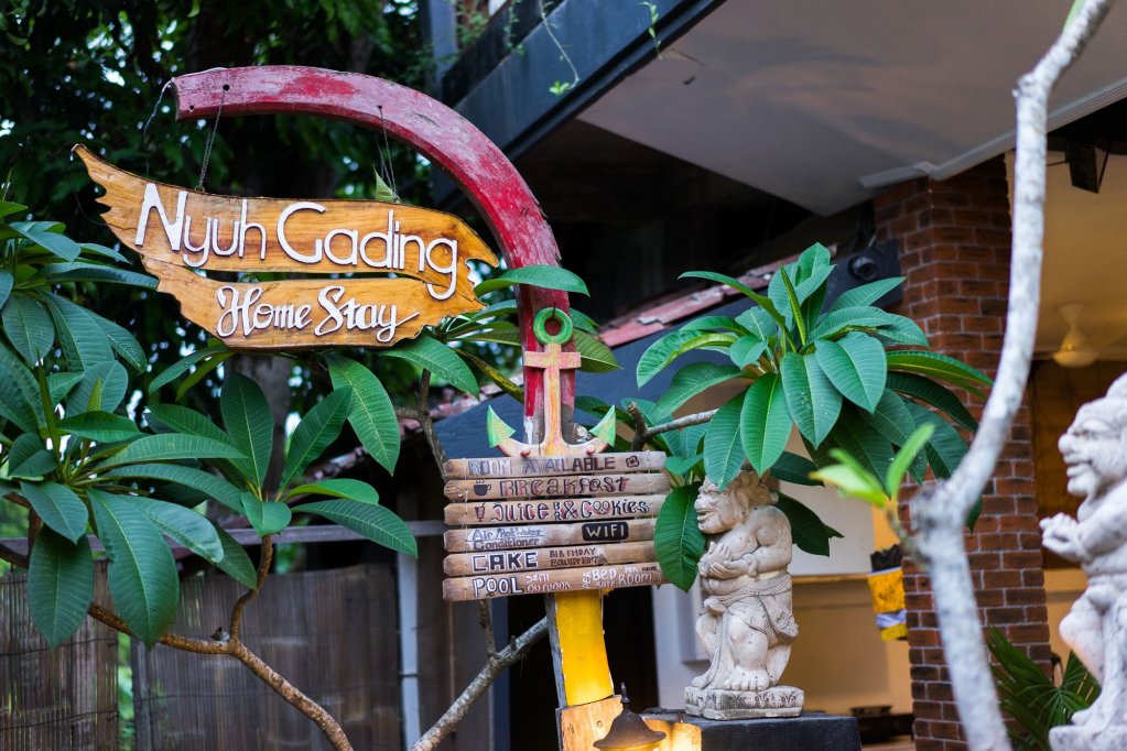 nyuh gading home stay lembongan