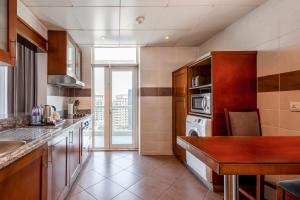 flora creek deluxe hotel apartments dubai