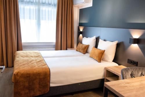 hotel et le cafe de paris