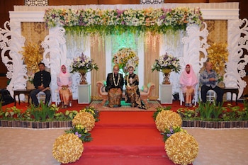 Lorin Syariah Hotel Solo,Colomadu>>Central Java,3 star