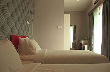 cenang plaza beach hotel