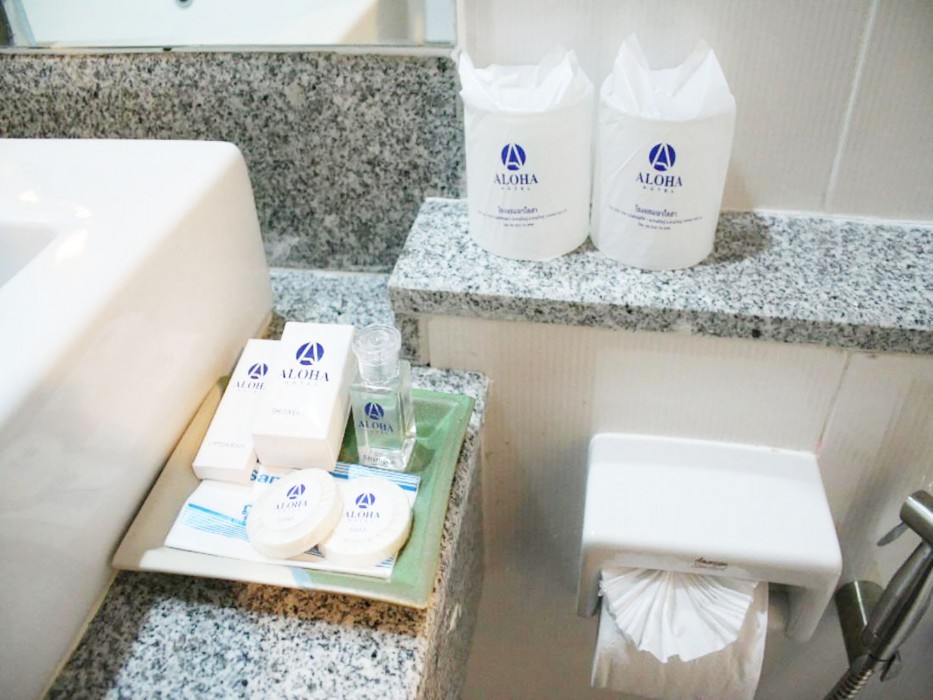aloha hotel hat yai