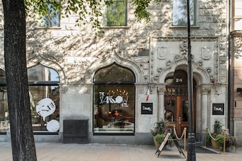 the sparrow hotel