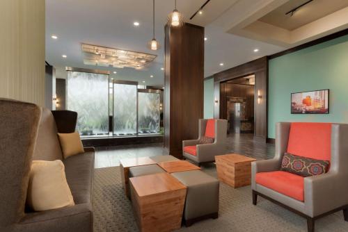 embassy suites by hilton chicago naperville