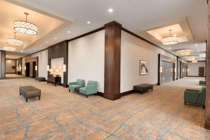 embassy suites by hilton chicago naperville