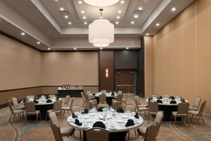 embassy suites by hilton chicago naperville
