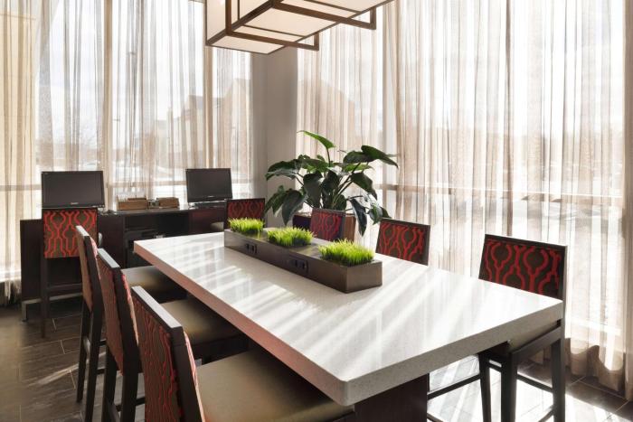 embassy suites by hilton chicago naperville