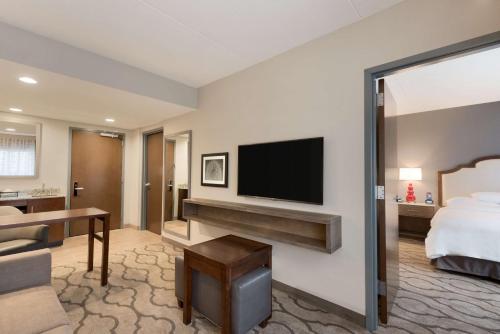 embassy suites by hilton chicago naperville