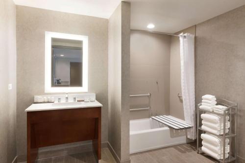 embassy suites by hilton chicago naperville