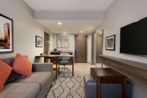 embassy suites by hilton chicago naperville