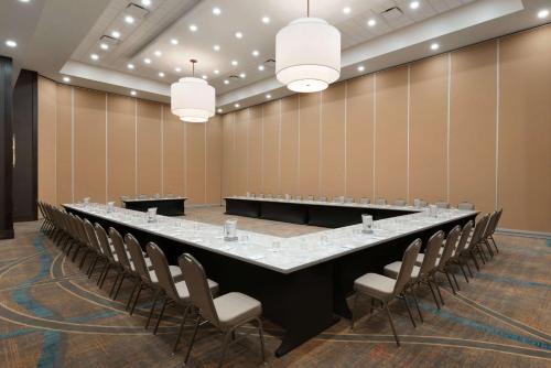 embassy suites by hilton chicago naperville