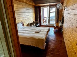 dingdai glass vacation villa