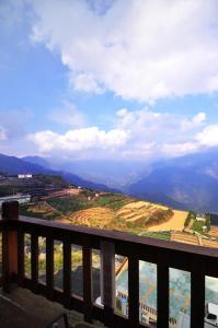 dindai glass vacation villa