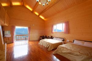 dindai glass vacation villa