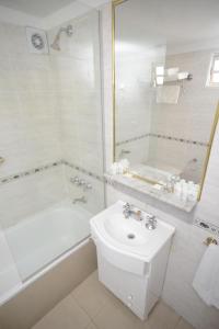 up viamonte hotel