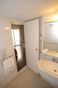 up viamonte hotel