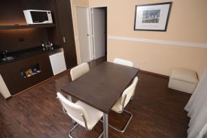 up viamonte hotel