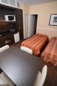 up viamonte hotel