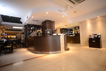 up viamonte hotel
