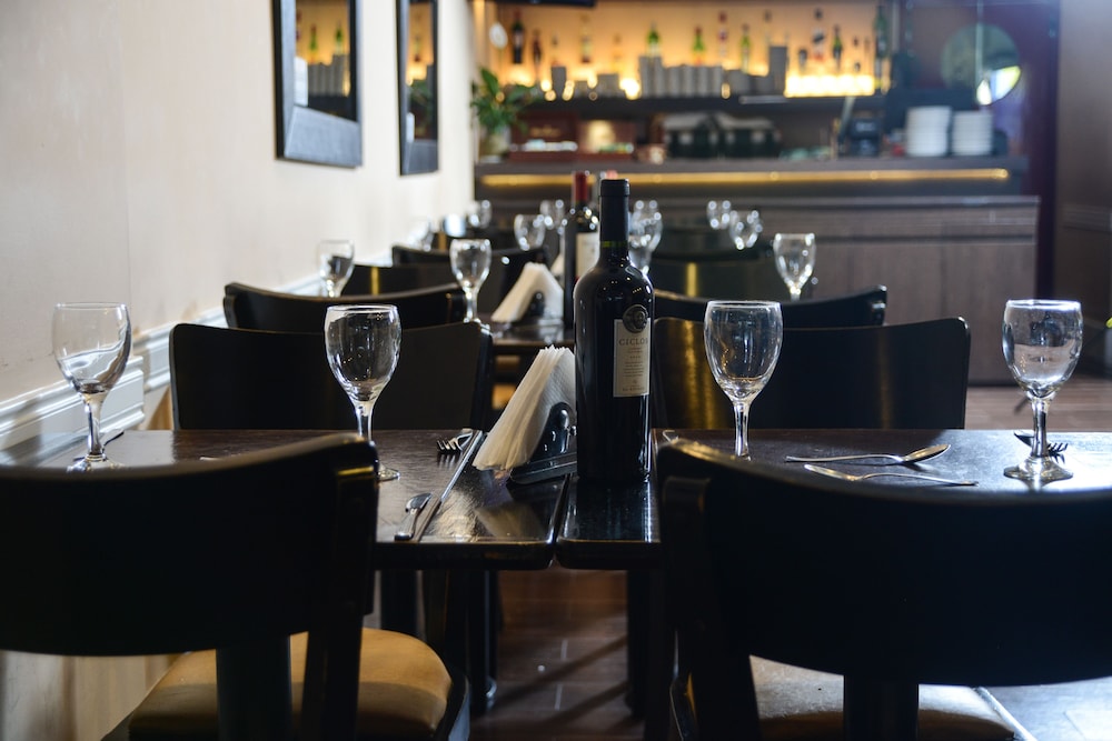 up viamonte hotel
