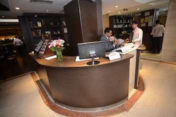 up viamonte hotel