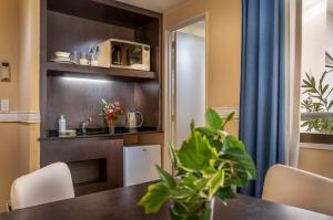 up viamonte hotel