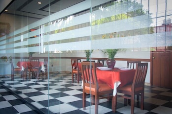 hotel max