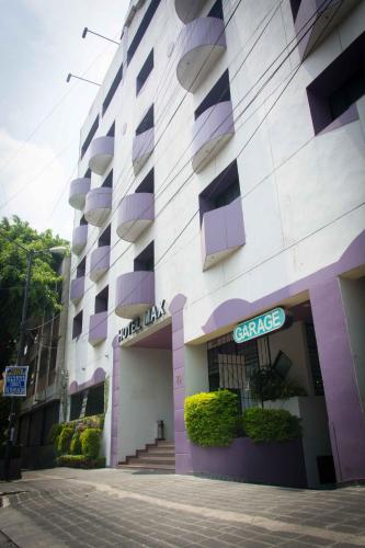 hotel max