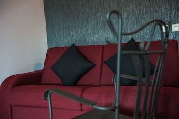 polys guest house