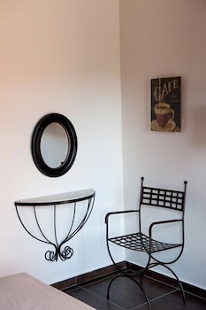 polys guest house