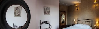 polys guest house