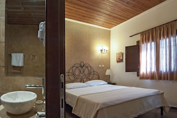 polys guest house