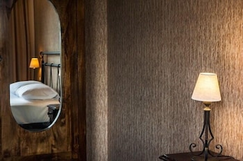 polys guest house