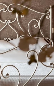 polys guest house