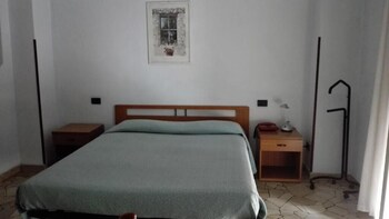 hotel mira
