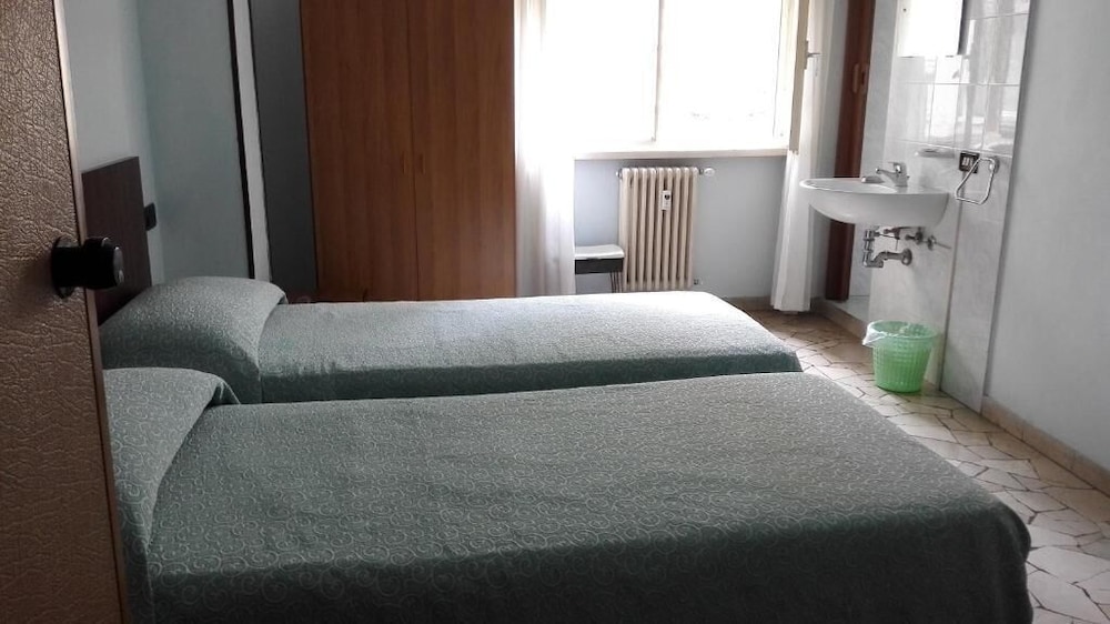 hotel mira