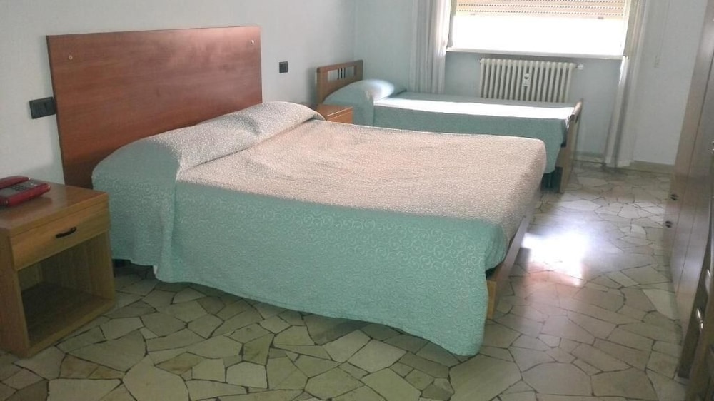 hotel mira
