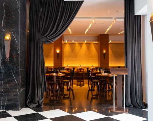 aquila atlantis hotel