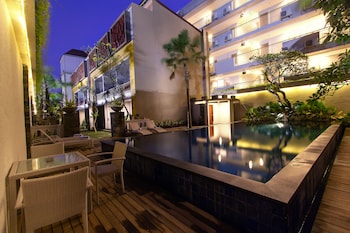 transera kamini legian hotel