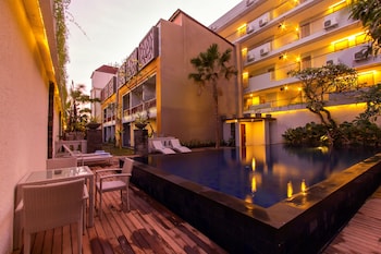 transera kamini legian hotel