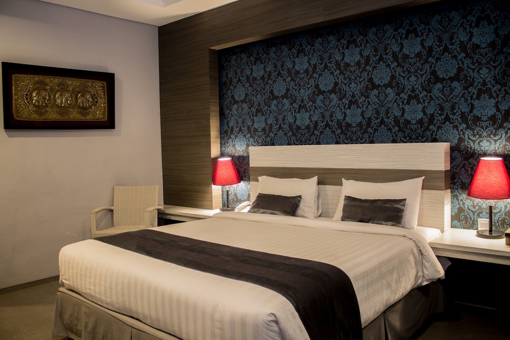 transera kamini legian hotel