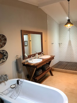 fugitives drift lodge