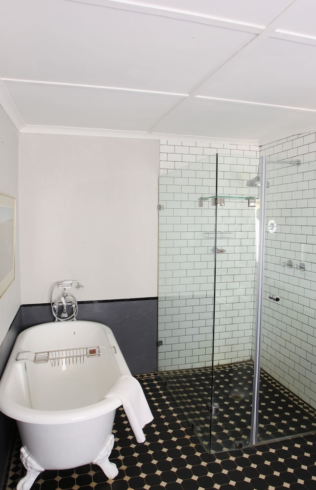 fugitives drift lodge