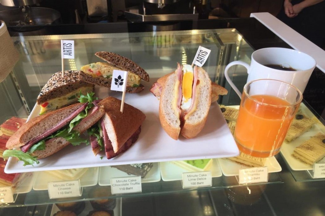 white house asoke sukhumvit 18